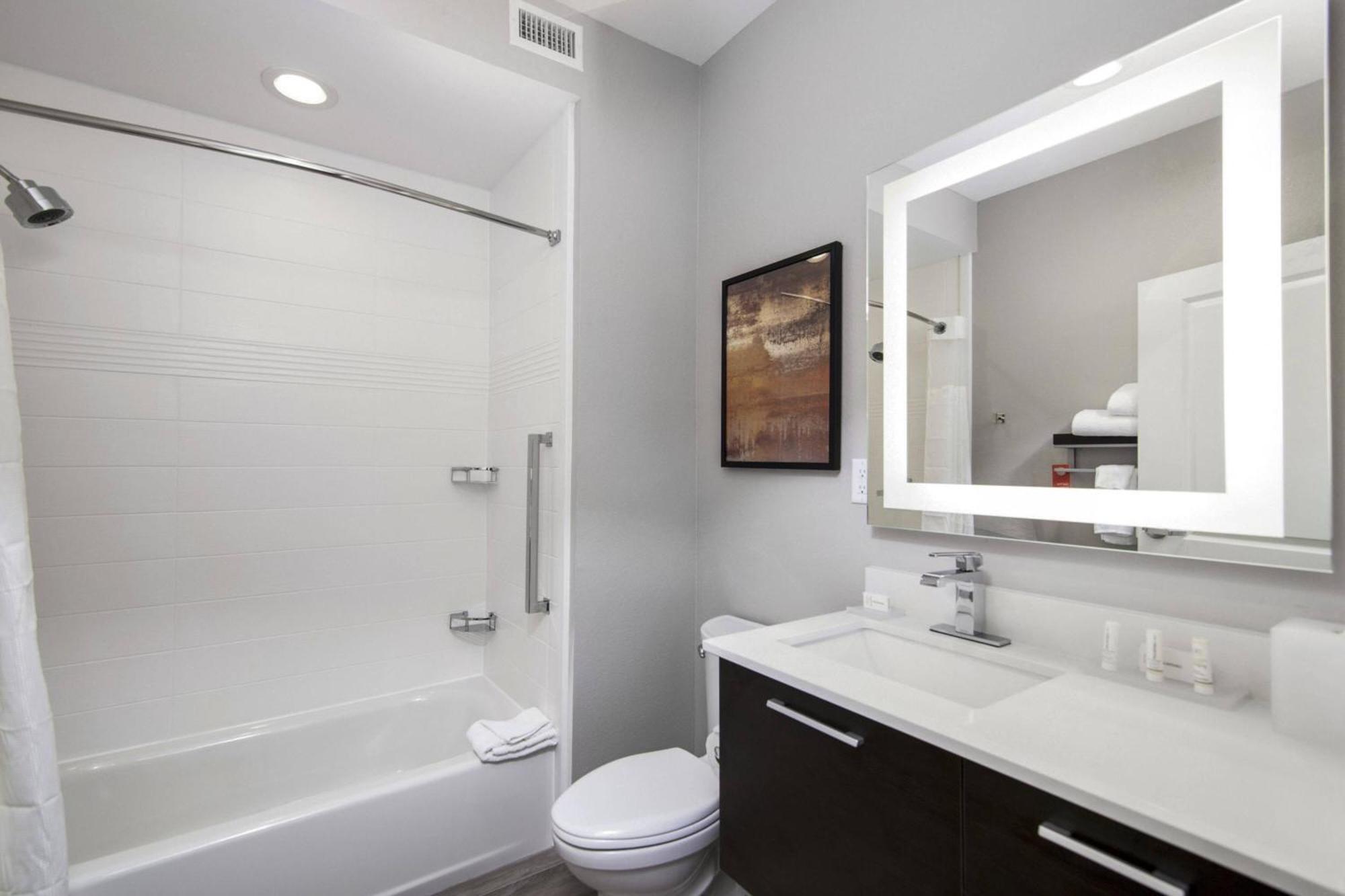 Towneplace Suites By Marriott Houston Hobby Airport المظهر الخارجي الصورة